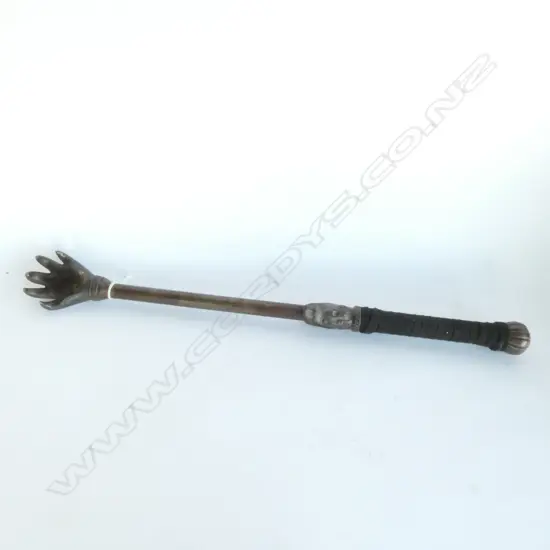 CHINESE COPPER BACK SCRATCHER, DRAGON HEAD, H. 500MM