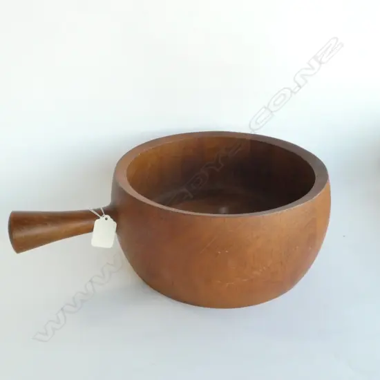 LG MID CENTURY DANISH WOODEN BOWL W. HANDLE. DIA. 265MM