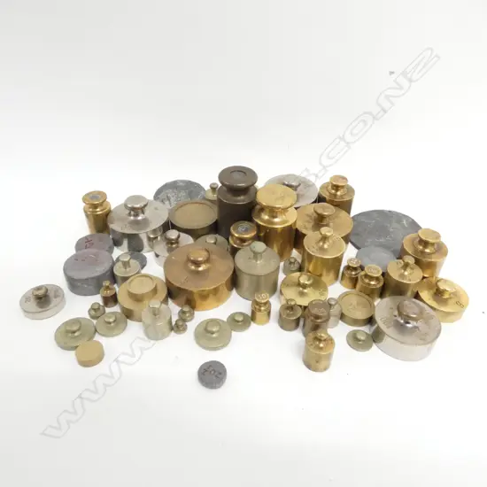 COLLECTION OF SMALL BRASS & OTHER WEIGHTS