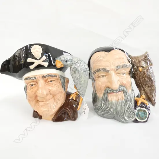 2 ROYAL DOULTON CHARACTER JUGS MERLIN + LONG JOHN SILVER H 190 MM 