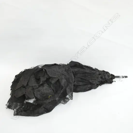 VICTORIAN BLACK LACE PARASOL, DAMAGED L. 605MM