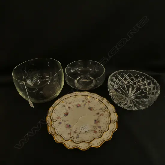 3 CRYSTAL BOWLS + 2 R/CROWN DERBY PLATES 265MM DIA