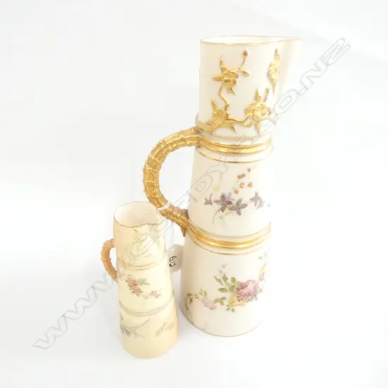 ROYAL WORCESTER 2 JUGS H. 220MM