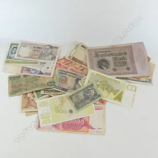 BAG OF MIXED NATIONALITY & DENOMINATION BANK NOTES