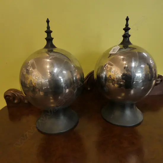 PR OF DECORATIVE MIRROR FINISH ORBS