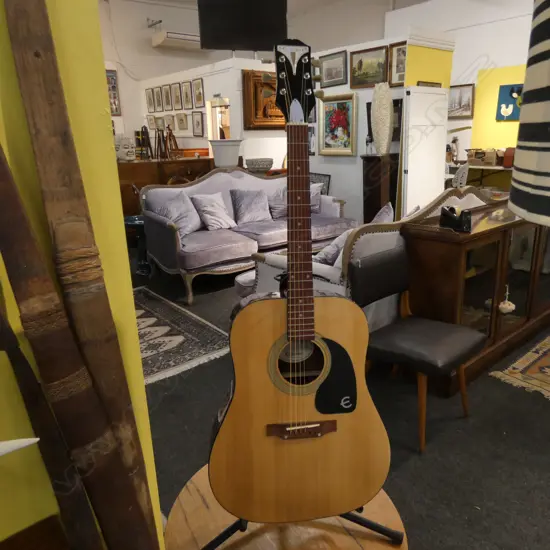 EPIPHONE ACOUSTIC GUITAR ON STAND L. 1050MM