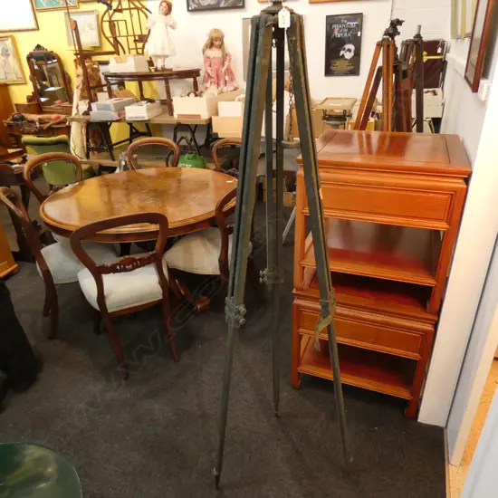 GREEN PAINT FINISH TRIPOD, ADJUSTABLE HEIGHT