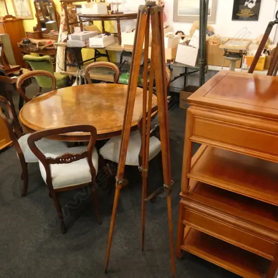 VINTAGE INSTRUMENT TRIPOD, ADJUSTABLE HEIGHT