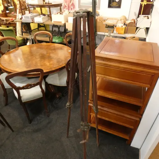 VINTAGE INSTRUMENT TRIPOD, ADJUSTABLE HEIGHT