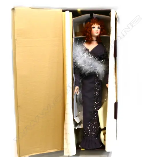 JAN MCLEAN DOLL IN BOX H. 680MM