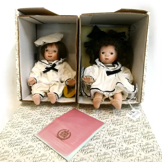 2 COLLECTORS DOLLS H 210 MM