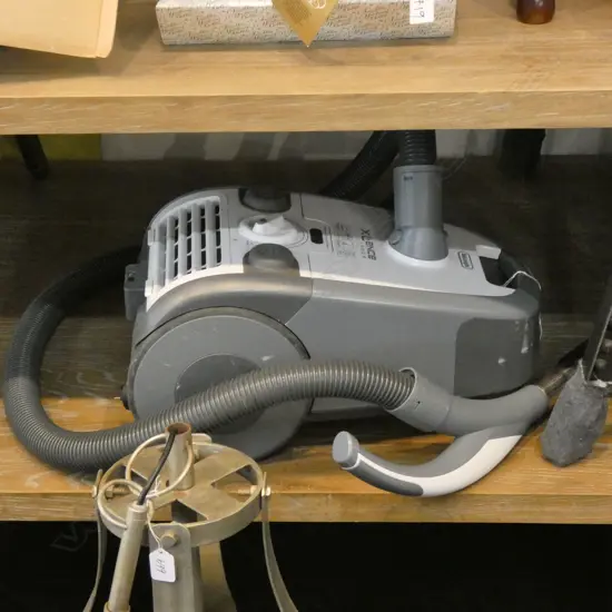 DELONGHI VACUUM CLEANER 