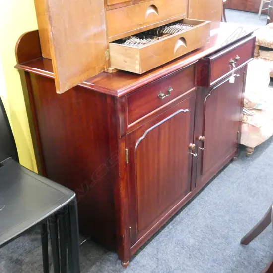 SIDEBOARD W. 1270MM AF