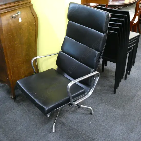 MODERN EAMES STYLE LOUNGE CHAIR IN BLACK & CHROME