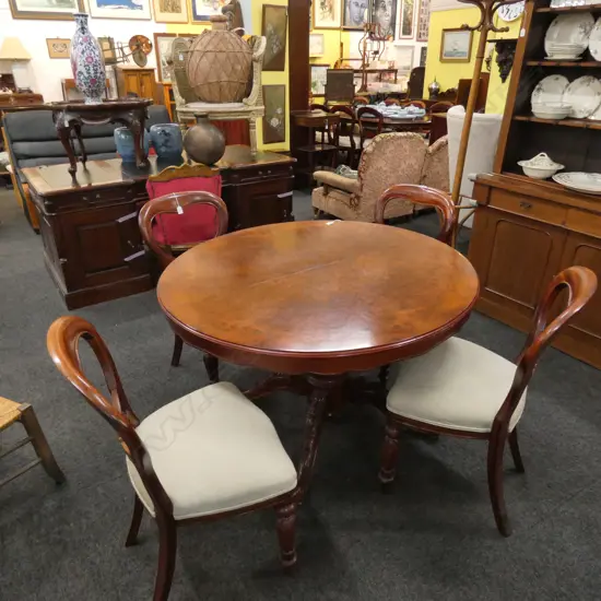 VICTORIAN STYLE REPRODUCTION EXTENSION PEDESTAL TABLE & 4 BALLOON BACK CHAIRS