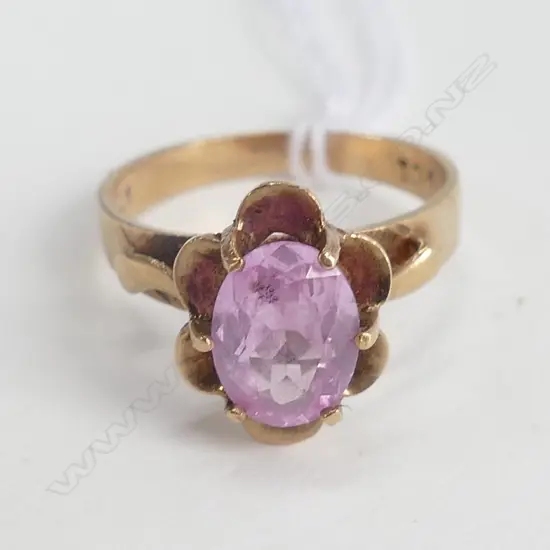 9ct GOLD SYNTHETIC PINK STONE RING 2.50gm
