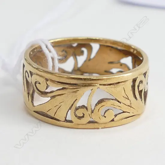 18ct GOLD RING 4.08gm