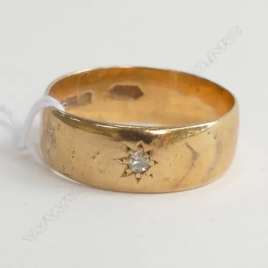 18ct GOLD RING SET w SMALL DIAMOND, TOTAL 4.60gm