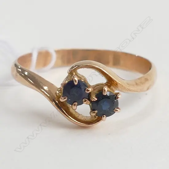 15ct GOLD RING SET w 2 SAPPHIRES 2.8gm