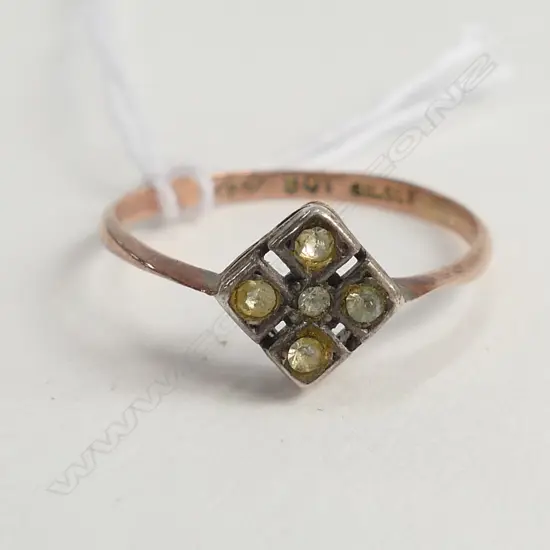 9ct GOLD RING w 5 PASTE STONES