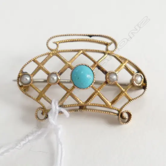 9ct GOLD BASKET BROOCH SET w PEARLS & TURQUOISE. 2.6gm 