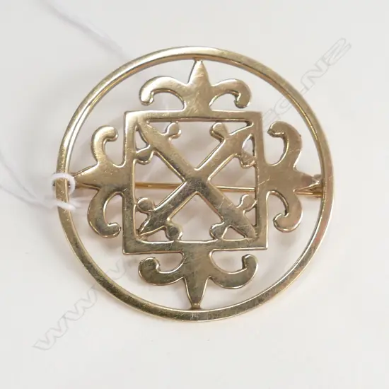 9ct GOLD CIRCULAR BROOCH.  8.1gm