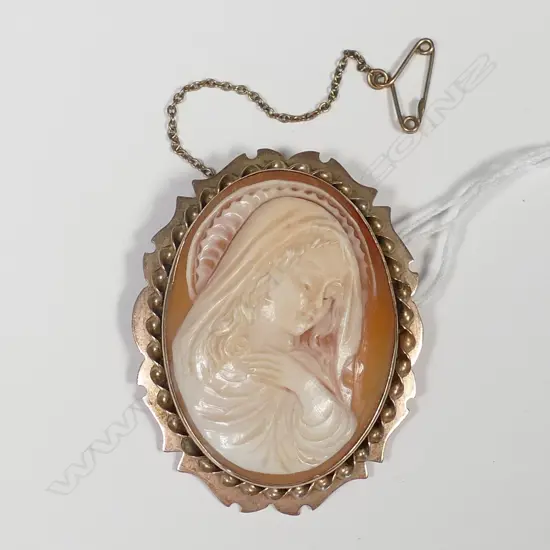 9CT GOLD MADONNA CAMEO BROOCH 