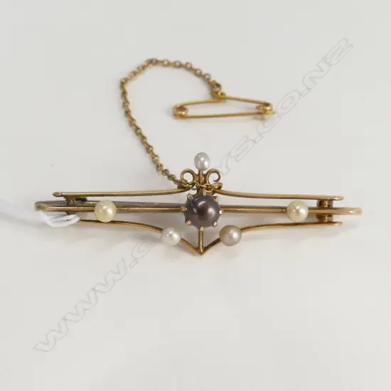 9ct GOLD BAR BROOCH SET w BLACK & WHITE PEARLS  3.5gm 