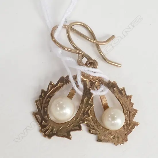 9ct GOLD & CULTURED PEARL EARRINGS 0.9gm