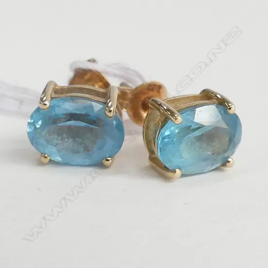 9ct GOLD BLUE TOPAZ STUD EARRINGS 
