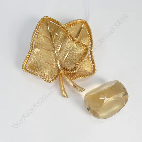 2 PCES COSTUME JEWELLERY; BROOCH AND SPINNER