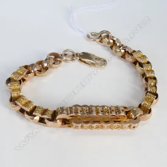 9ct GOLD CHAIN LINK BRACELET. 19.84gm