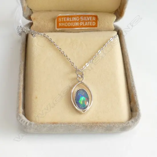 STG SILVER AUSTRALIAN OPAL PENDANT