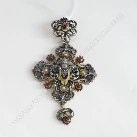 CRUCIFORM PENDANT SET WITH PEARLS AND GARNETS SILVER