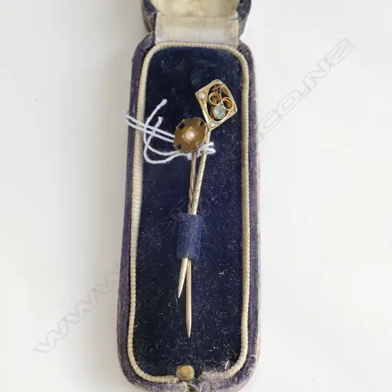 2 9ct GOLD TIE PINS, SET WITH PEARLS & AQUAMARINE (STONES MISSING)