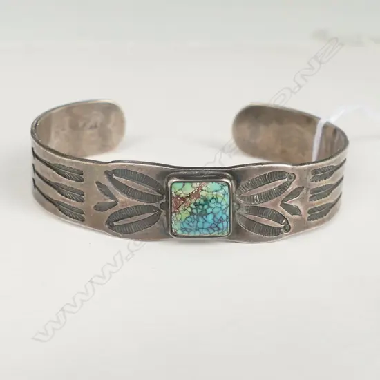 VINTAGE NAVAHO SILVER & TURQUIOSE BANGLE