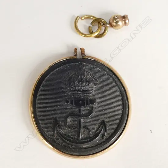 HORN NAVAL BUTTON IN 9ct GOLD (TESTED) FRAME
