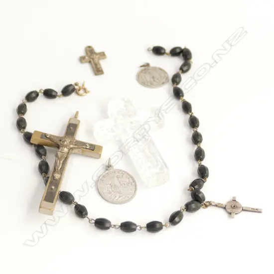 COLLECTION OF RELIGIOUS JEWELLERY INCL. STG SILVER ROSARY BEADS, CROSSES ETC