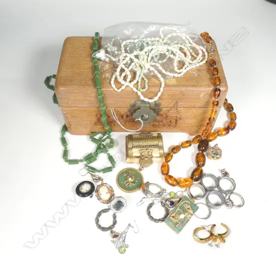 ORIENTAL JEWELLERY BOX AND CONTENTS