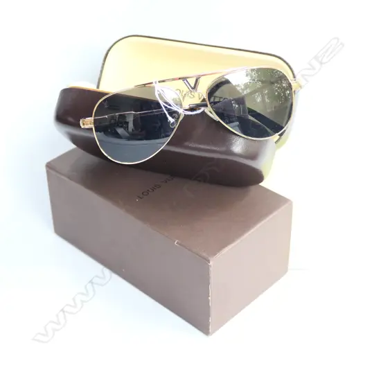 LOUIS VUITTON? SUNGLASSES