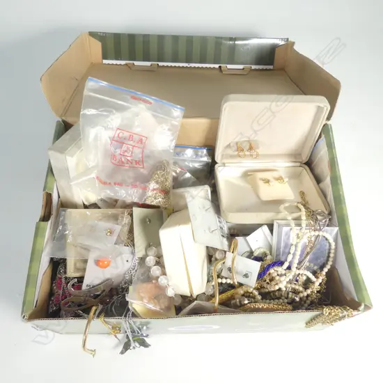 BOX LOT COSTUME JEWELLERY