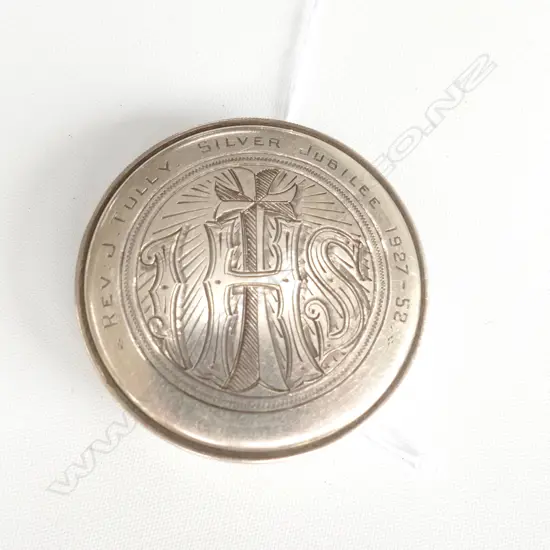 STG SILVER ENGRAVED BOX 'REV J TULLY SILVER JUBILEE 1927 - 52' 55MM DIA DUBLIN 1951 37.1 GRAMS