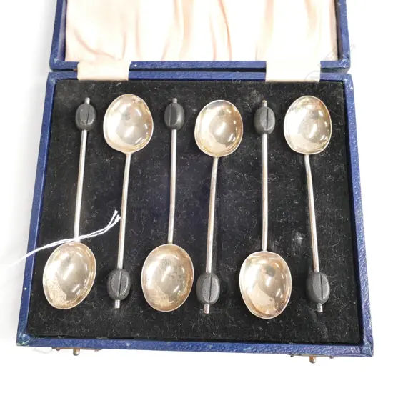 CASED SET OF 6 SILVER COFFEE SPOONS w BEAN FINIALS, BIRMINGHAM 1913 BY ELKINGTON &amp; Co. 