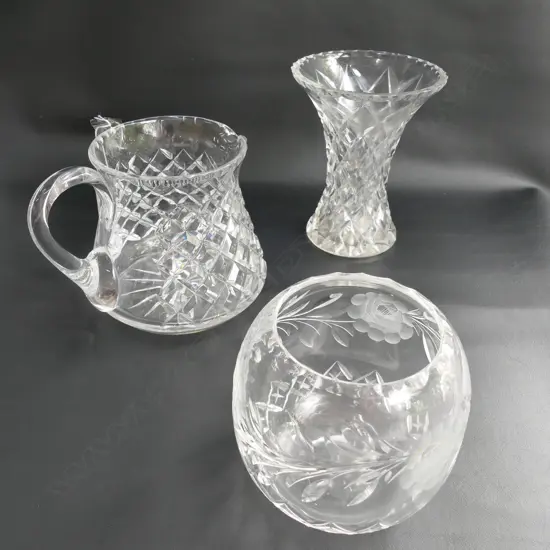 CUT CRYSTAL JUG &#x2B; 2 VASES