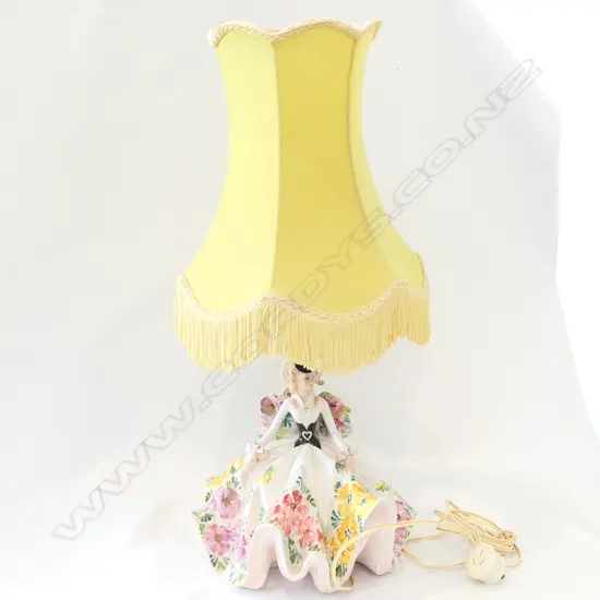 RETRO ITALIAN LAMP WITH SEATED LADY 710MM H