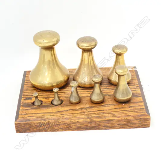 SET OF VINTAGE AVERY SCALES ON BOARD 