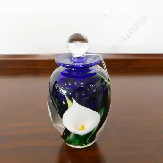 PETER RAOS PAPERWEIGHT LILY VASE 145MM H