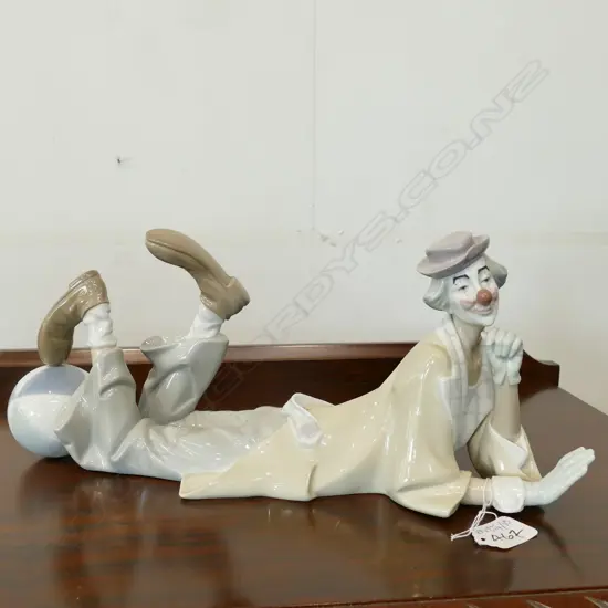 LLADRO RECLINING CLOWN 380MM L
