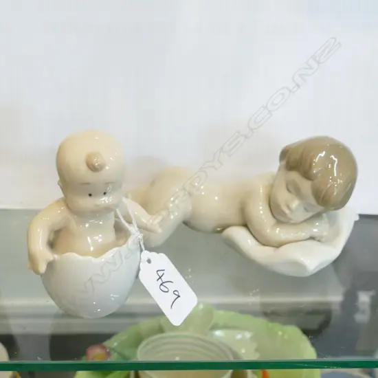 LLADRO LYING BABY L.170MM + NAO BABY IN EGG