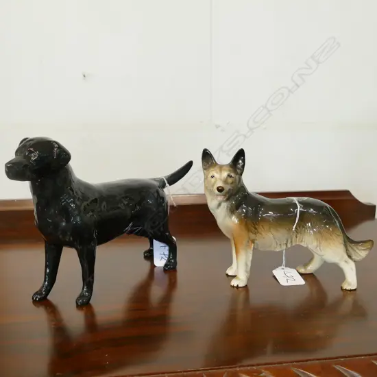 MELBA DOG & BLACK BESWICK LABRADOR L.200MM